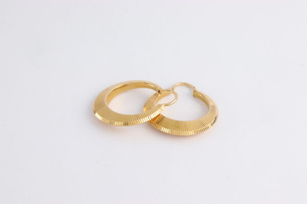 Creolen in Gelbgold mit Streifendesigne