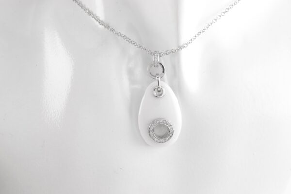 Collier in Sterlingsilber mit Weißachat