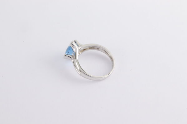 ein feiner Ring in Sterlingsilber mit geschliffenem Aquamarin – Bild 3