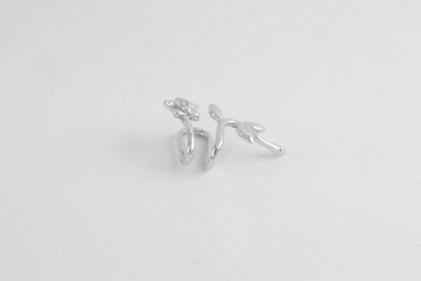 sehr schöne Ohrspange in Sterlingsilber mit Diamant – Bild 6