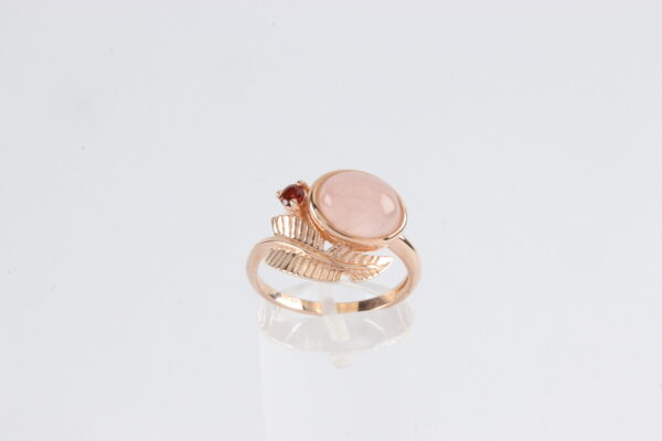 Ring in Sterlingsilber vergoldet mit Rosenquarz