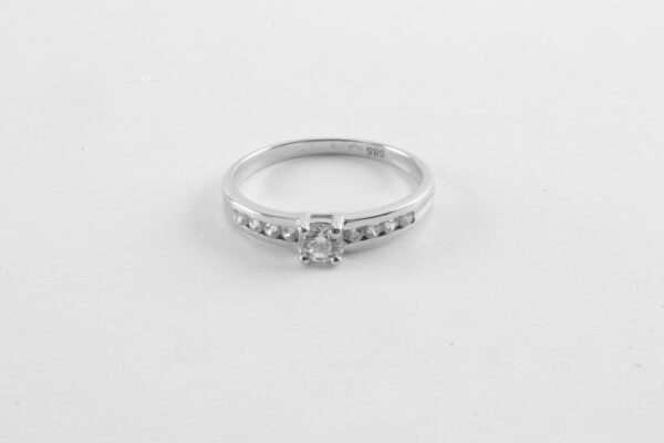 feiner Ring in Weißgold mit Zirkonia – Bild 3