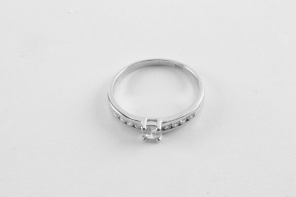feiner Ring in Weißgold mit Zirkonia – Bild 4