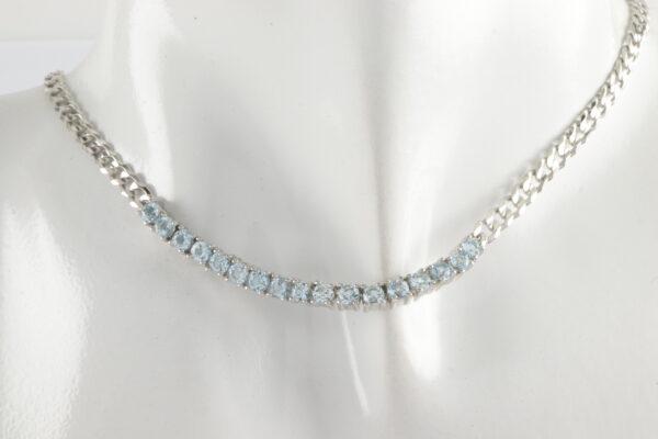 ganz besonderes Collier in Sterlingsilber mit Sky blau Topas