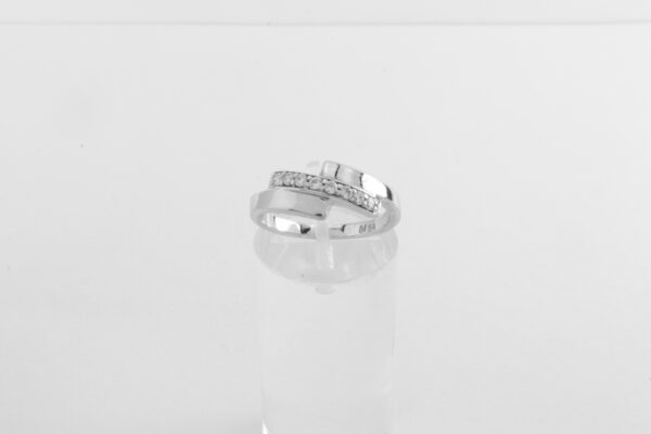 schöner Ring in Sterlingsilber  mit Zirkonia
