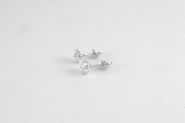 kleine Ohrstecker in Sterlingsilber mit Zirkonia