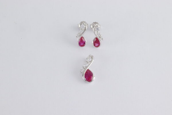 feines Schmuckset in Sterlingsilber mit echten Steinen
