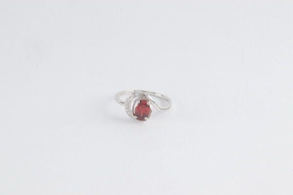 feiner Ring in Sterlingsilber rhodiniert mit Granat – Bild 2