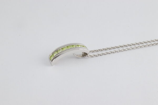 Collier in Sterlingsilber rhodiniert mit grünen Zirkonia – Bild 3