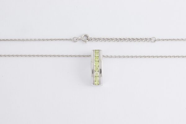 Collier in Sterlingsilber rhodiniert mit grünen Zirkonia